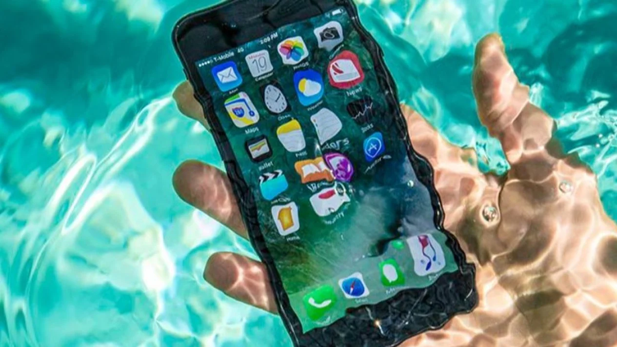 Panduan Menyelamatkan HP Masuk Air